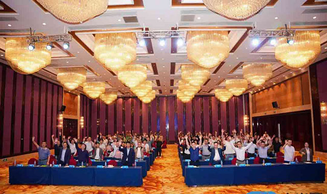 【跨界融合 聚勢(shì)發(fā)展】榮高冠名的2025中國(guó)智能出入口與停車(chē)充電行業(yè)發(fā)展大會(huì)成功召開(kāi)！