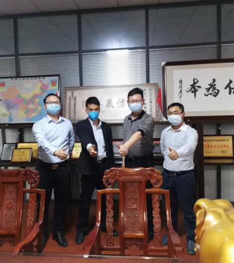 協(xié)會(huì)秘書處走訪英鵬九州門業(yè)