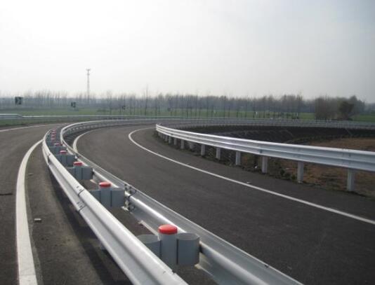 高速公路防撞護欄