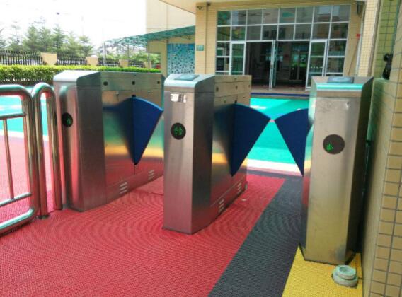 佛山人行通道閘系統(tǒng)在校園的應(yīng)用