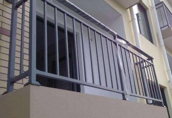 鞍山陽(yáng)臺(tái)護(hù)欄