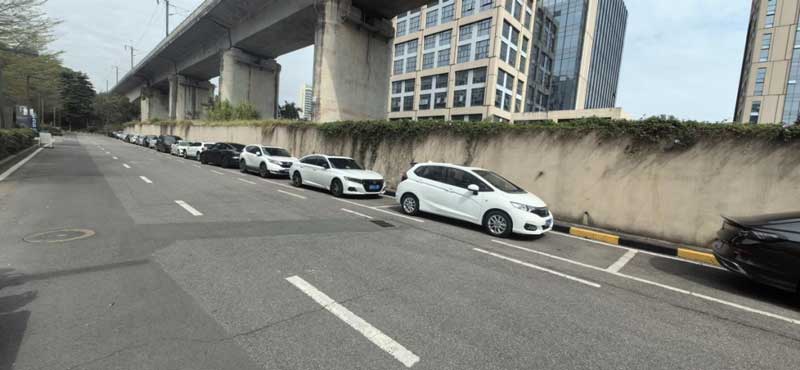 雙方采用兜底承包+增量分成的合作模式，由捷順整體打包建設(shè)和運(yùn)營(yíng)停車(chē)場(chǎng)。