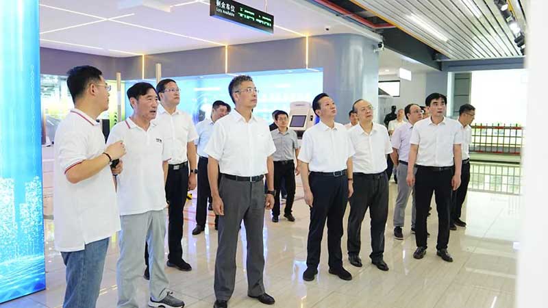 江西省委常委、常務(wù)副省長(zhǎng)任珠峰蒞臨百勝智能調(diào)研。