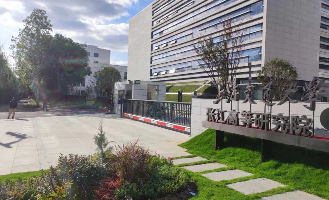 上海交通大學(xué)（張江高等研究院），采用重型懸臂門T908