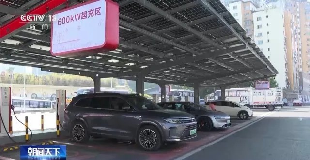 負責超充站運營的相關人士告訴記者