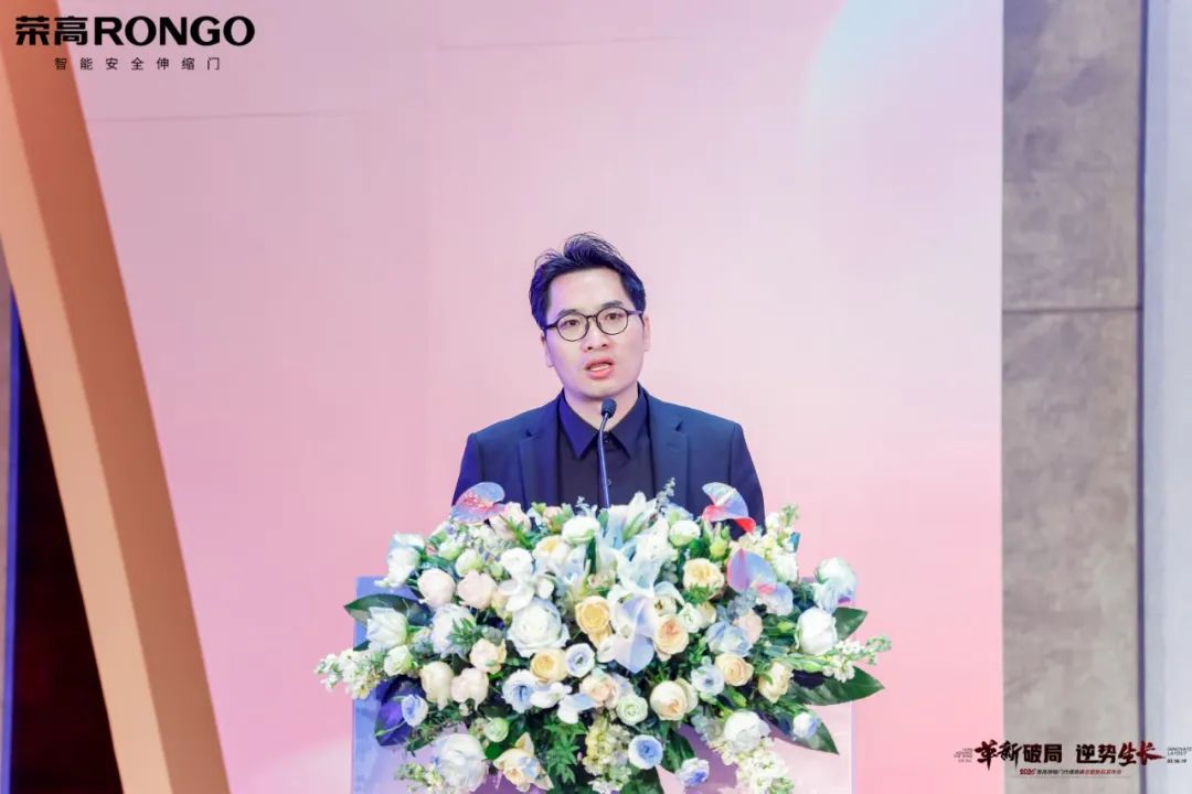 榮高智能伸縮門(mén)營(yíng)銷(xiāo)總經(jīng)理 關(guān)琦