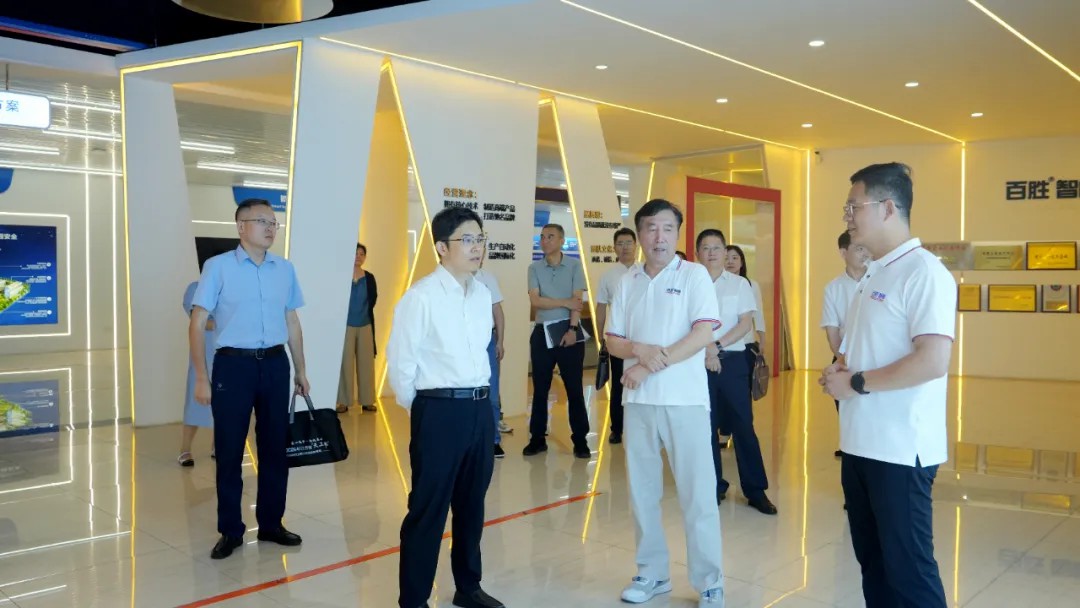 南昌市副市長徐鶴飛蒞臨百勝智能調(diào)研