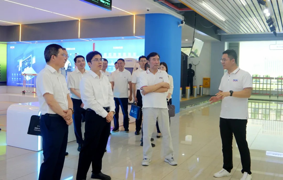 參觀了百勝智能展廳