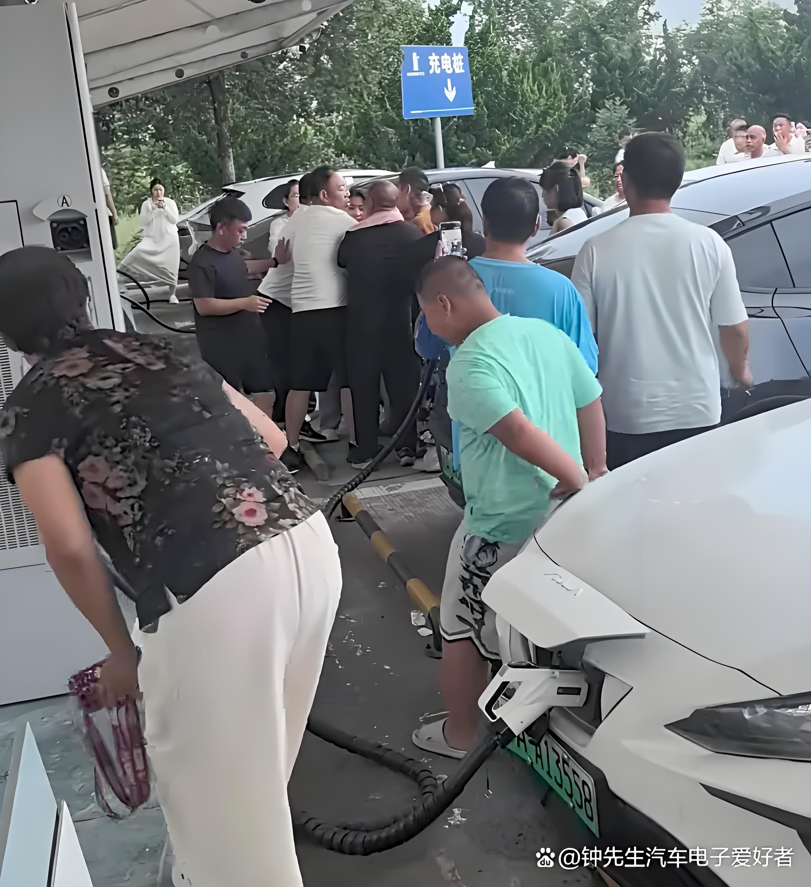 平時沒人，節(jié)假日靠搶靠叫號！投建回報拉長，"國家隊"如何應對高速潮汐困境？