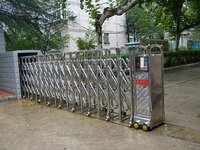 如何保養(yǎng)好不銹鋼伸縮門？