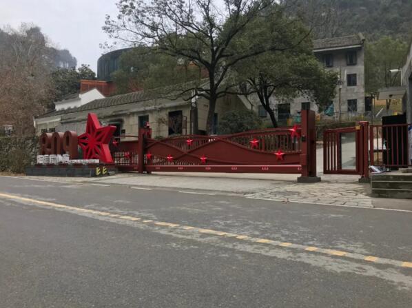 金鴻星“智能懸臂門(mén)”高端定制亮相宜昌809微度假小鎮(zhèn)