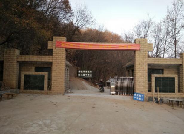 邢臺(tái)臨城蝎子溝伸縮門(mén)案例 - 中出網(wǎng)-智能出入口與停車(chē)充電門(mén)戶(hù)