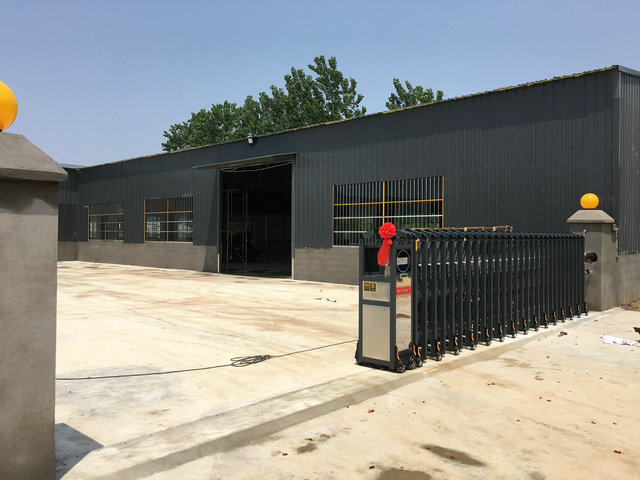 徐州新區(qū)徐村食用菌加工廠伸縮門案例 - 中出網(wǎng)-智能出入口與停車充電門戶