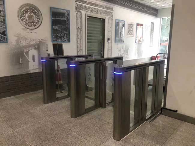 上海金天地國際大廈高端速通門案例 - 中出網(wǎng)-智能出入口與停車充電門戶