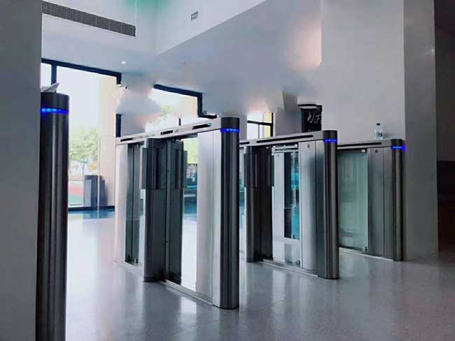 上海英國(guó)學(xué)校（浦西校區(qū)）速通門(mén)案例 - 中出網(wǎng)-智能出入口與停車(chē)充電門(mén)戶