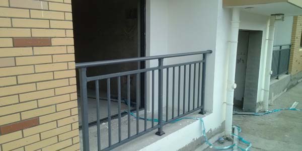 陽臺(tái)護(hù)欄