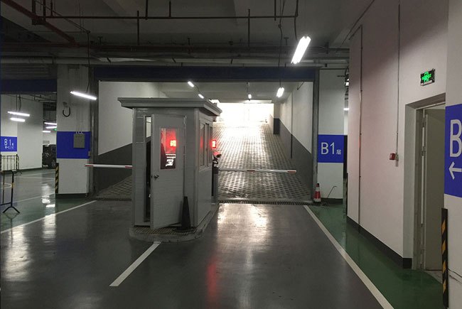 成都龍之夢大酒店道閘案例 - 中出網-智能出入口與停車充電門戶