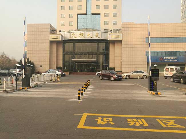 火炬大廈車牌識(shí)別系統(tǒng)案例 - 中出網(wǎng)-智能出入口與停車充電門戶