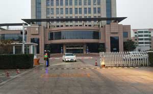 臨淄國(guó)稅南門(mén)電動(dòng)伸縮門(mén)案例 - 中出網(wǎng)-智能出入口與停車(chē)充電門(mén)戶(hù)