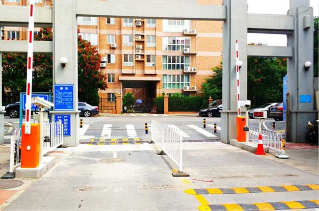 北京首華物業(yè)都市馨園智能車牌識別系統(tǒng)案例 - 中出網(wǎng)-智能出入口與停車充電門戶