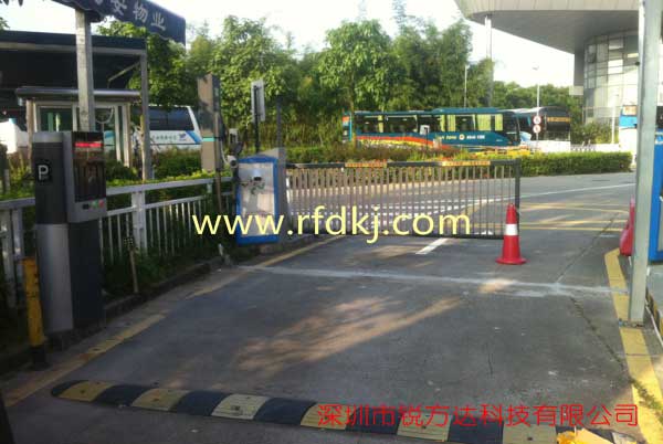 深圳龍華凱龍國(guó)際酒店廣告道閘案例 - 中出網(wǎng)-智能出入口與停車(chē)充電門(mén)戶