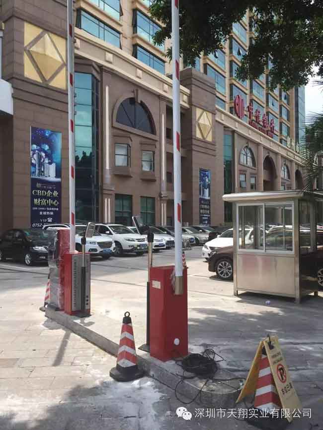 廣東惠州市行政服務(wù)中心車牌識(shí)別系統(tǒng) - 中出網(wǎng)-智能出入口與停車充電門戶