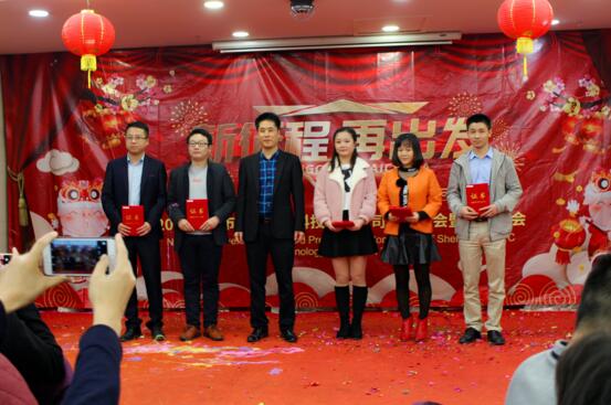 優(yōu)秀員工合影