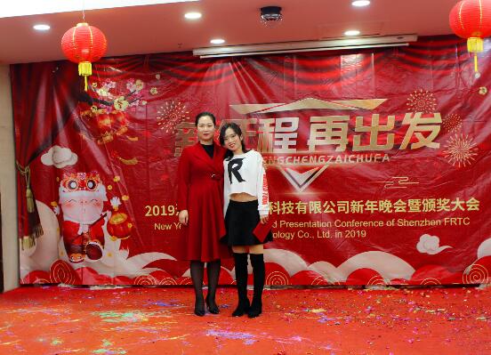 商務(wù)先鋒獎獲得者：王艷平與薛總合影