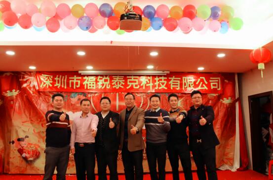 劉總與合作伙伴集體合影