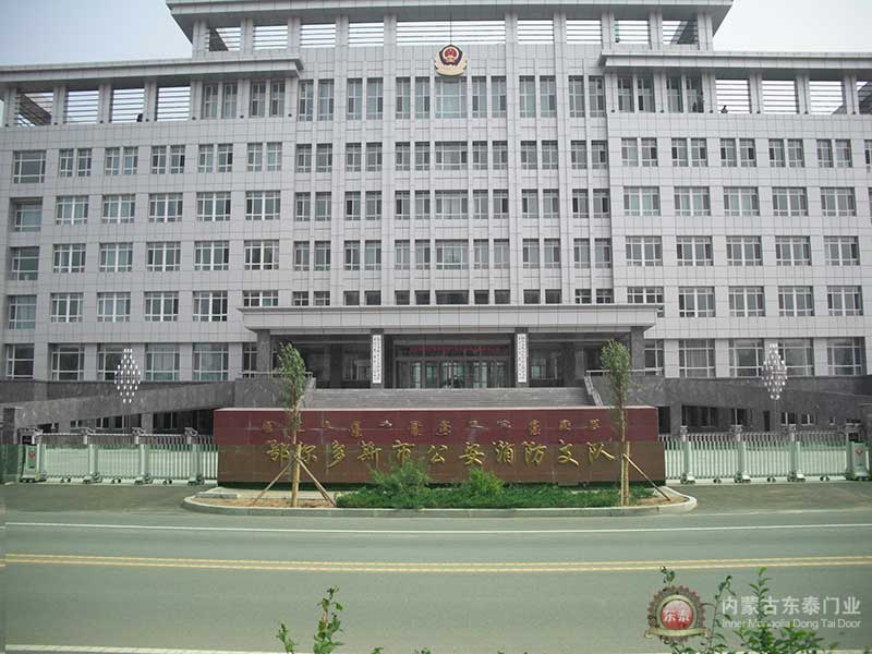 鄂爾多斯公安消防支隊伸縮門案例 - 中出網-智能出入口與停車充電門戶