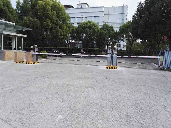 浦東張江高科技園區(qū)道閘案例 - 中出網(wǎng)-智能出入口與停車充電門戶