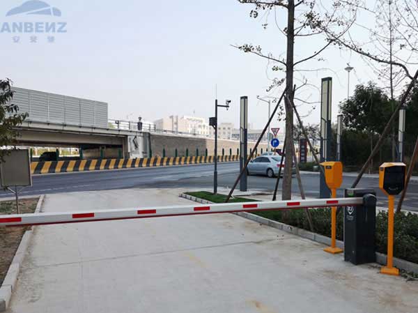 河北廊坊燕郊中興和園無(wú)人值守車牌識(shí)別系統(tǒng)工程案例 - 中出網(wǎng)-智能出入口與停車充電門戶