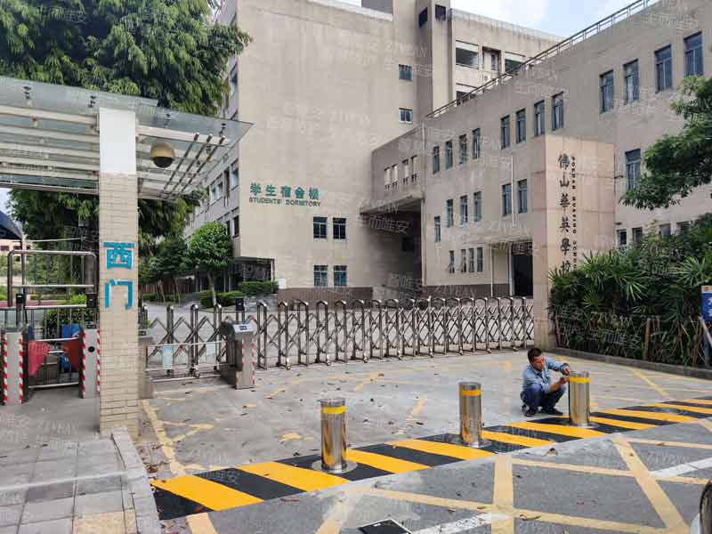 佛山市華英學校西門 - 中出網-智能出入口與停車充電門戶