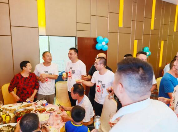 建星家人送上祝福