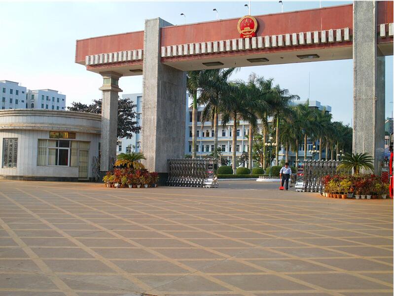 徐州縣人民政府伸縮門工程案例 - 中出網(wǎng)-智能出入口與停車充電門戶