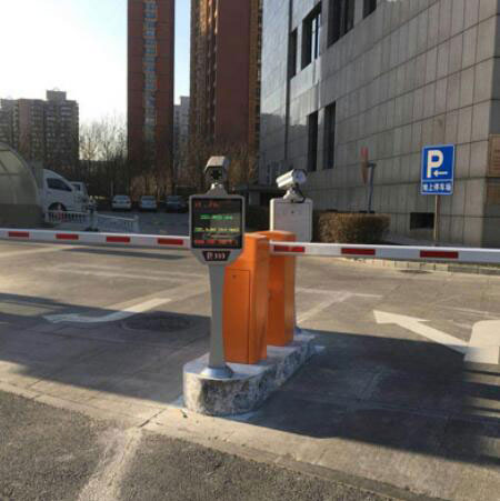 北京豐和大廈車牌識(shí)別系統(tǒng)案例 - 中出網(wǎng)-智能出入口與停車充電門戶