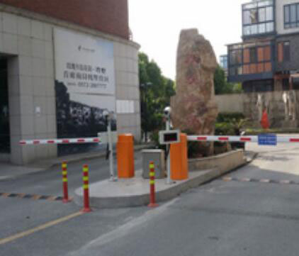 湖州南潯玫瑰半島花園車牌識別系統(tǒng)案例 - 中出網(wǎng)-智能出入口與停車充電門戶