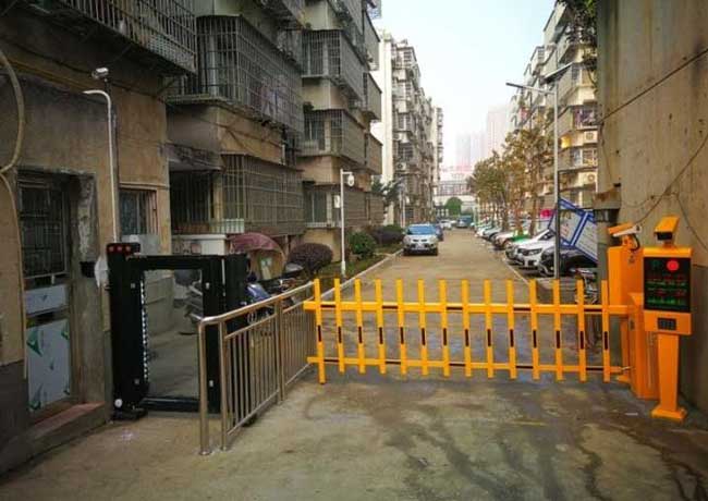 岳陽市四化建小區(qū)銳捷款車牌識(shí)別案例 - 中出網(wǎng)-智能出入口與停車充電門戶