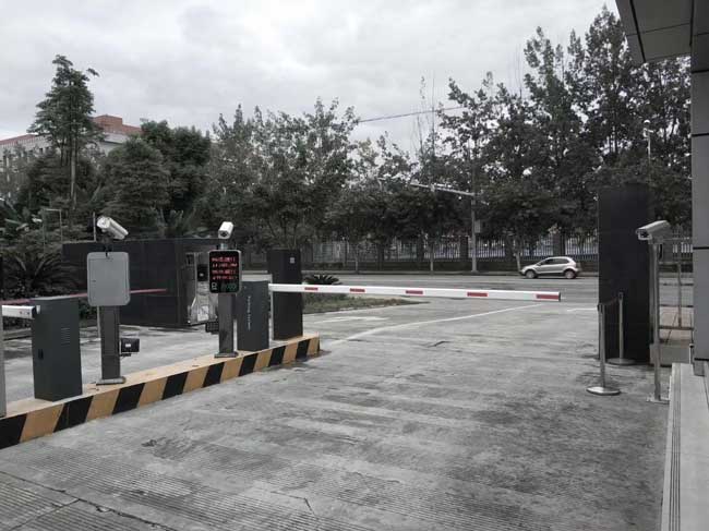 成都雙流國際機場車牌識別系統(tǒng)案例 - 中出網(wǎng)-智能出入口與停車充電門戶