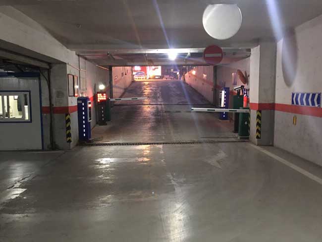 大連安盛購物廣場車牌識別系統(tǒng)案例 - 中出網(wǎng)-智能出入口與停車充電門戶