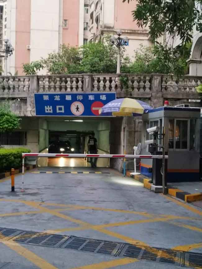 深圳聚龍居車牌識別系統(tǒng)案例 - 中出網(wǎng)-智能出入口與停車充電門戶