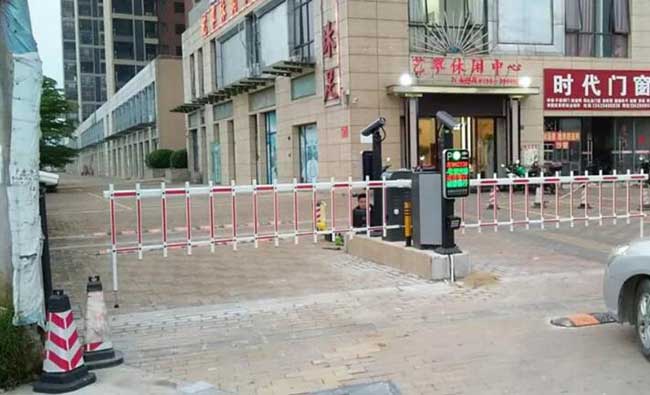 廣東肇慶四會(huì)珠影廣場(chǎng)車牌識(shí)別系統(tǒng)案例 - 中出網(wǎng)-智能出入口與停車充電門戶