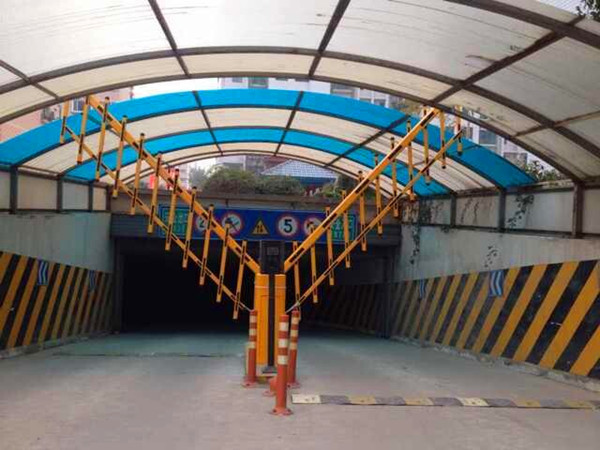 九江溫泉鎮(zhèn)兩進兩出停車場系統案例 - 中出網-智能出入口與停車充電門戶