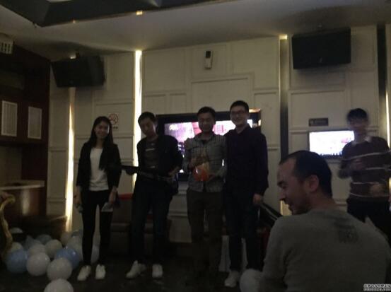 第一個(gè)節(jié)目：筷子夾兵乓球