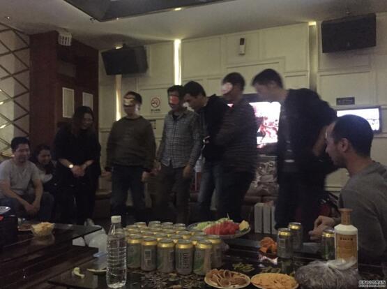 第二個(gè)節(jié)目：盲人踩氣球