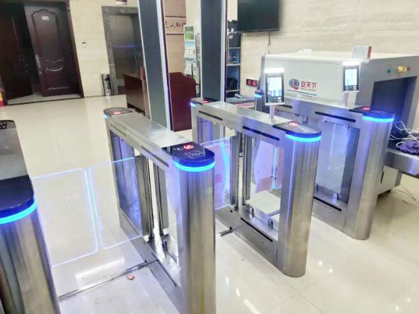 大慶高新技術(shù)產(chǎn)業(yè)開發(fā)區(qū)人民法院通道閘案例 - 中出網(wǎng)-智能出入口與停車充電門戶