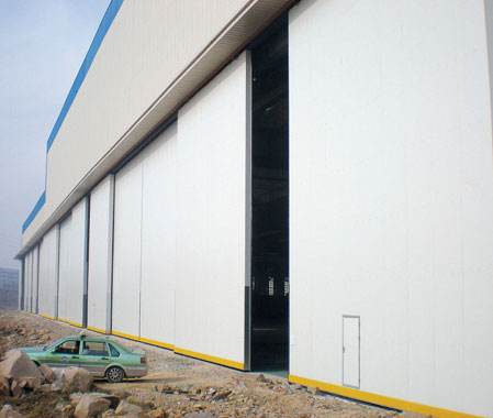 遼寧紅沿河核電公司-平開工業(yè)門案例 - 中出網-智能出入口與停車充電門戶