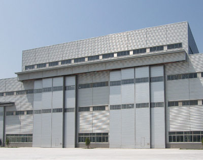 推拉式機(jī)庫(kù)大門