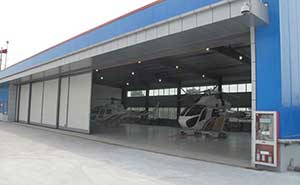 華西直升機(jī)庫(kù)大門車庫(kù)門案例