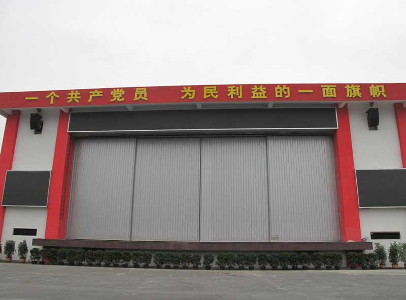 華西村舞臺(tái)大門(mén)工業(yè)門(mén)案例 - 中出網(wǎng)-智能出入口與停車(chē)充電門(mén)戶